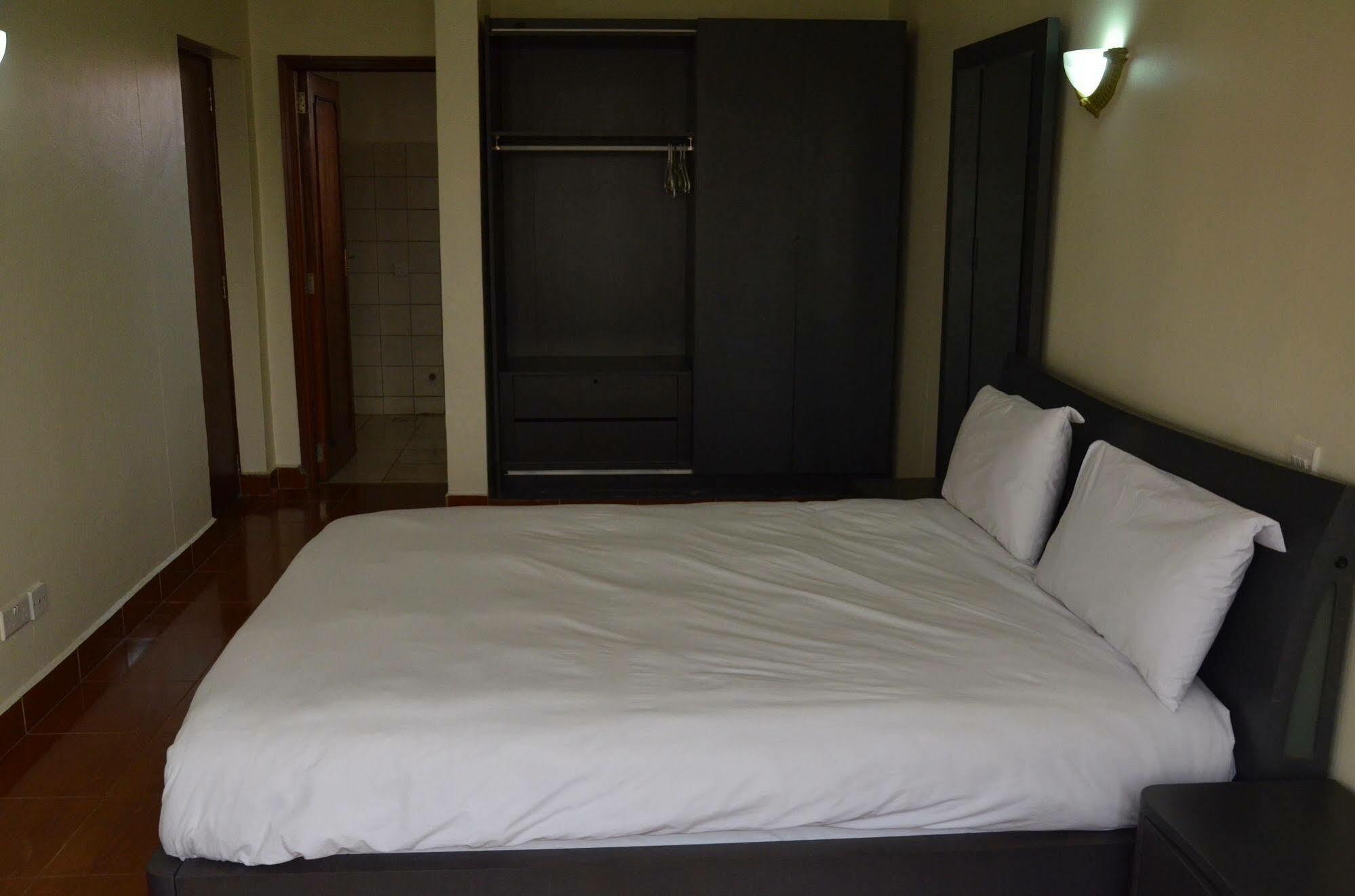 Prestige Hotel Suites 캄팔라 외부 사진