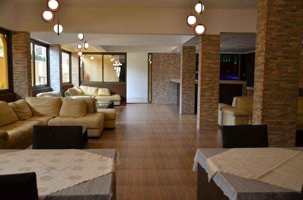 Prestige Hotel Suites 캄팔라 레스토랑 사진